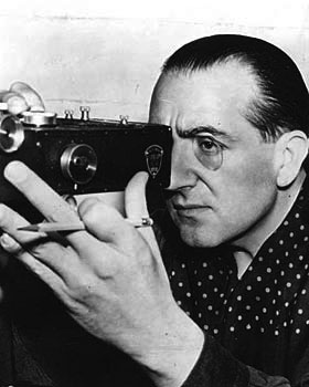 [تصویر: Fritz-Lang-looking-left.jpg]